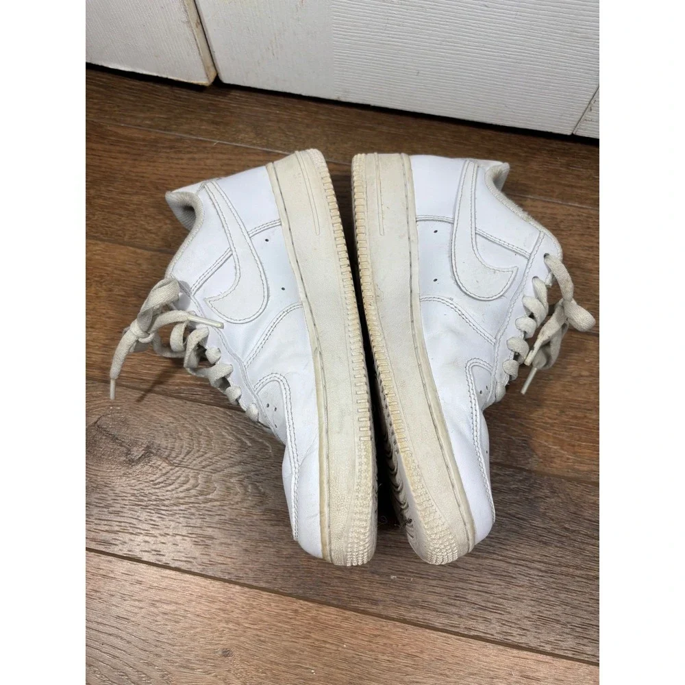 Nike iconic white